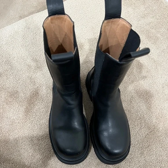 Bottega Veneta Lug Chelsea Boots size EU 39.5 Black Leather